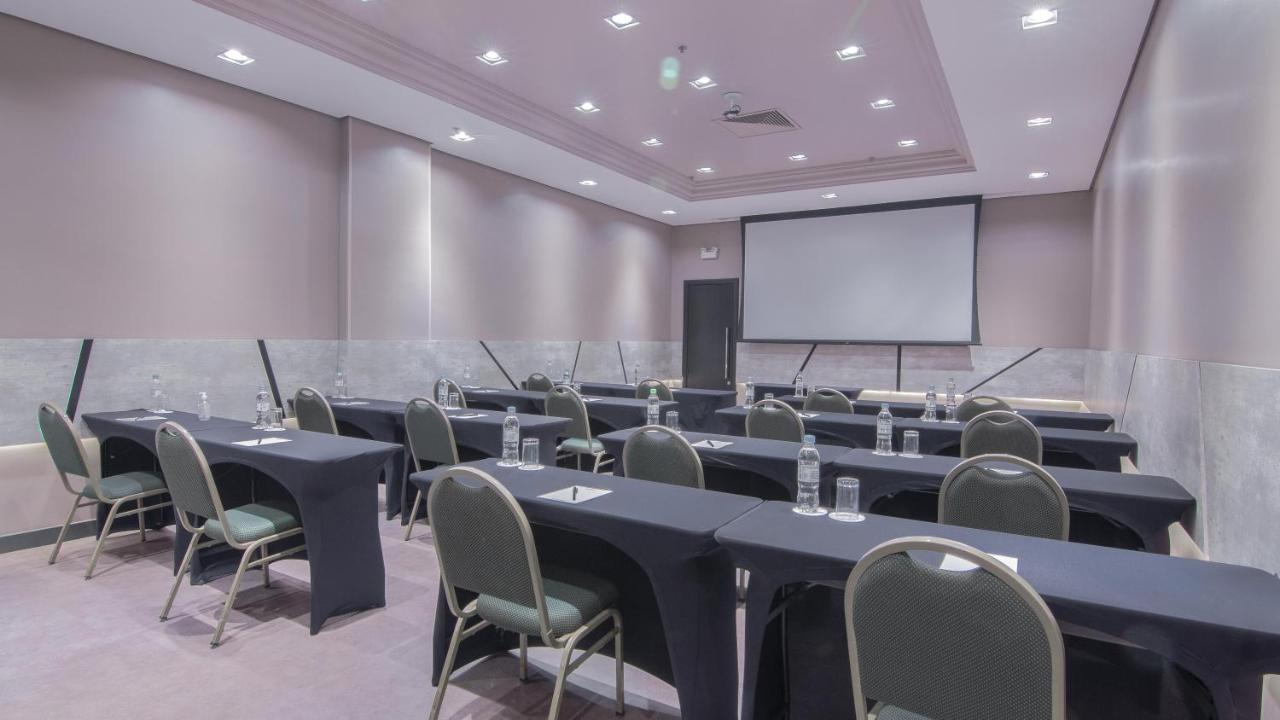 Hotel Deville Prime Porto Alegre